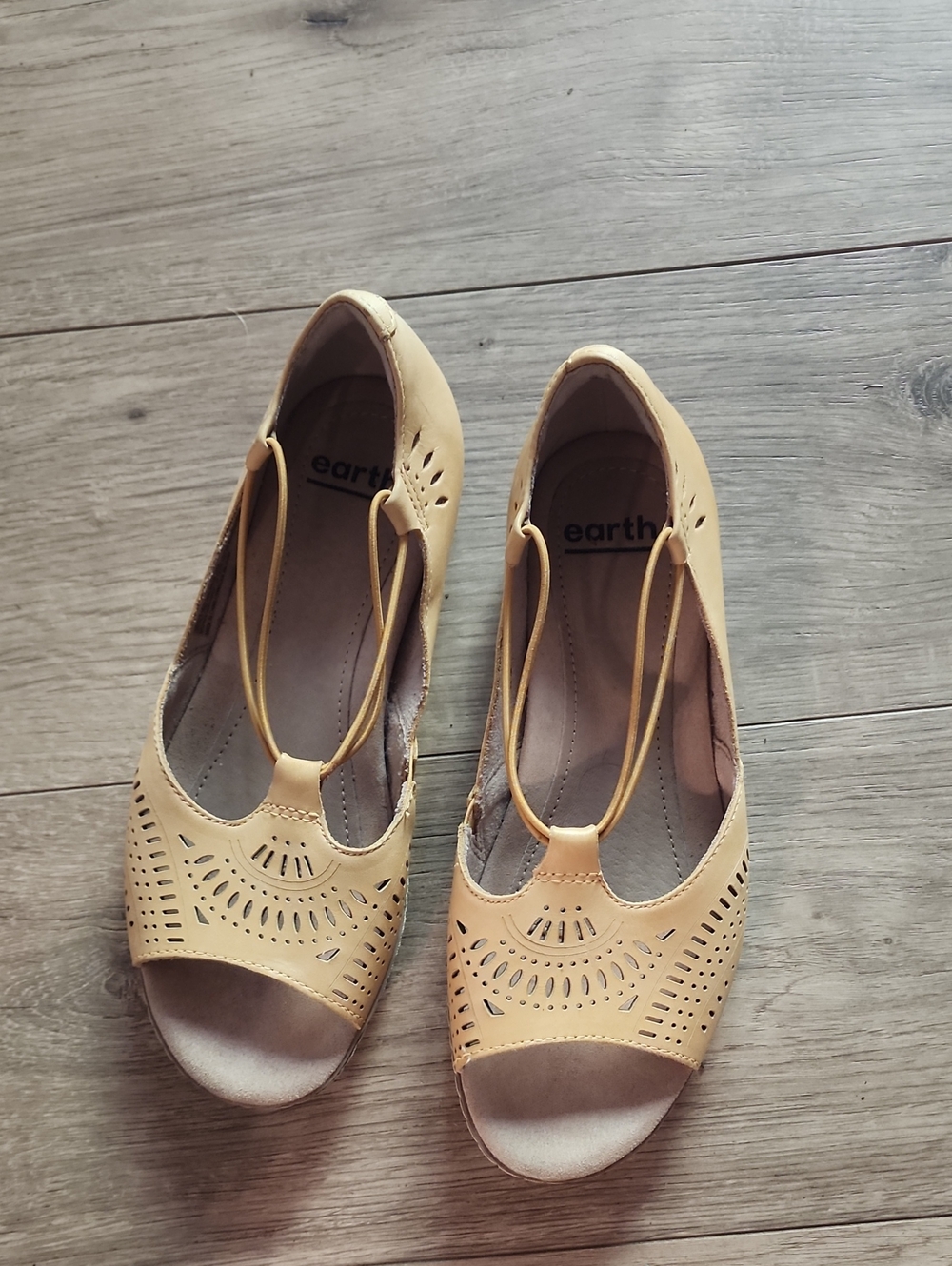 Earth Women’s Tan Laser-Cut T-Strap Sandals